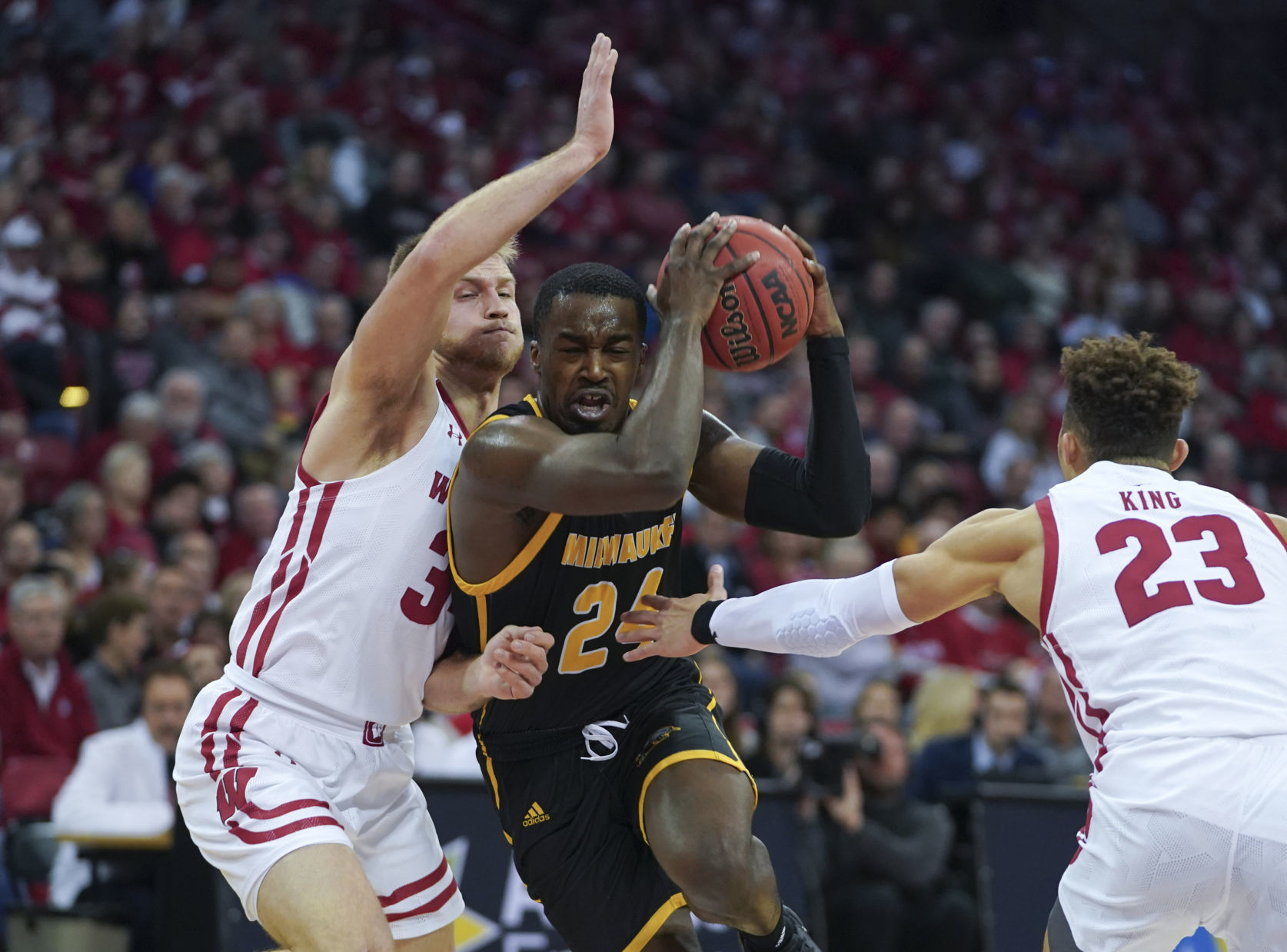 Badgers 83, Panthers 64
